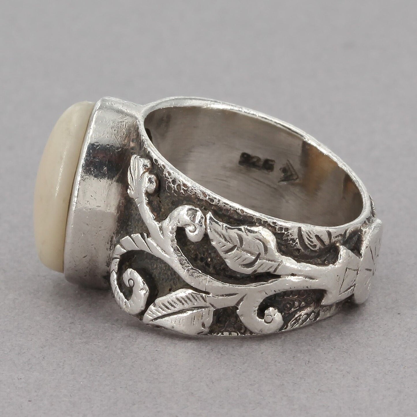 Retired Silpada Sterling Textured Vine Bamboo Coral Cabochon Ring R1635 Sz 6.75