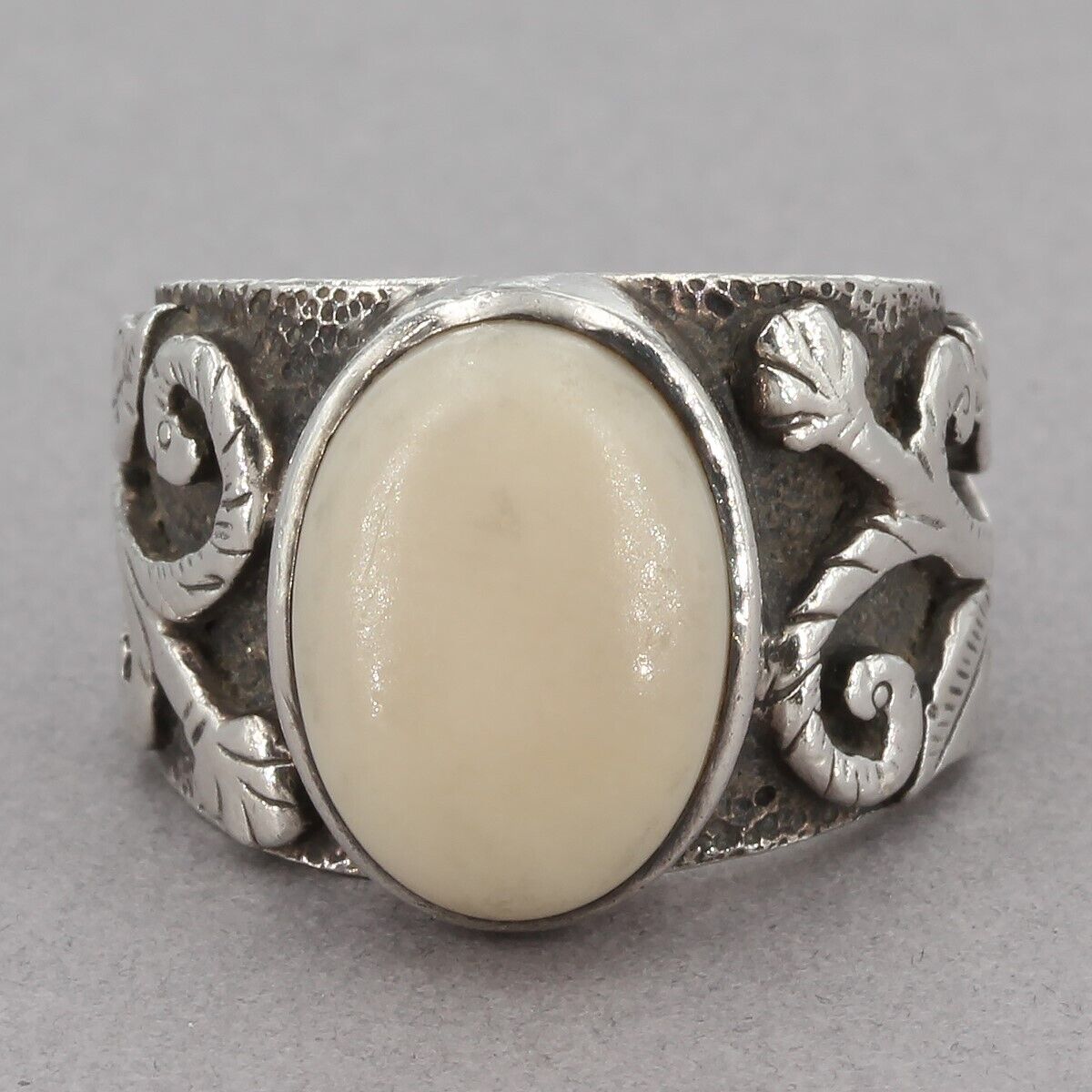 Retired Silpada Sterling Textured Vine Bamboo Coral Cabochon Ring R1635 Sz 6.75