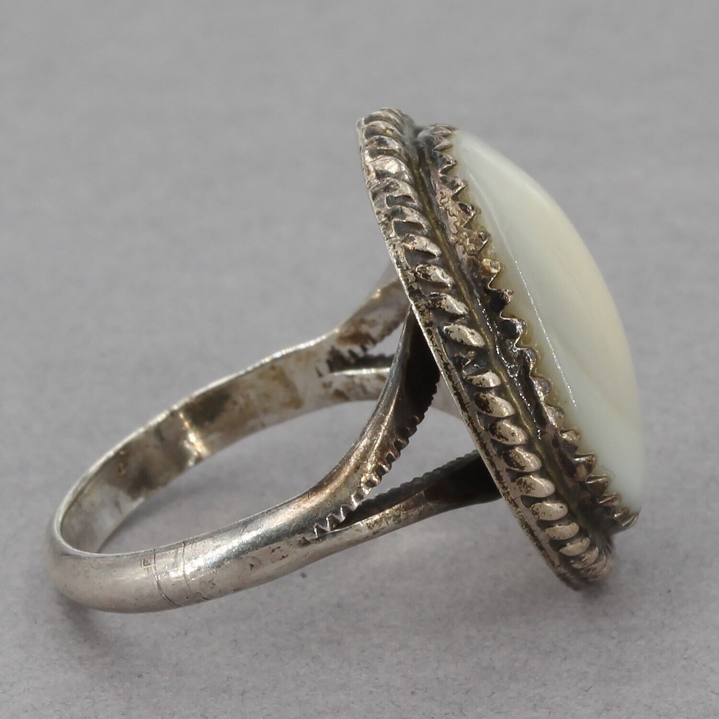 VTG Native American Navajo Signed Yazzie Sterling Mother of Pearl Ring Sz 6.25
