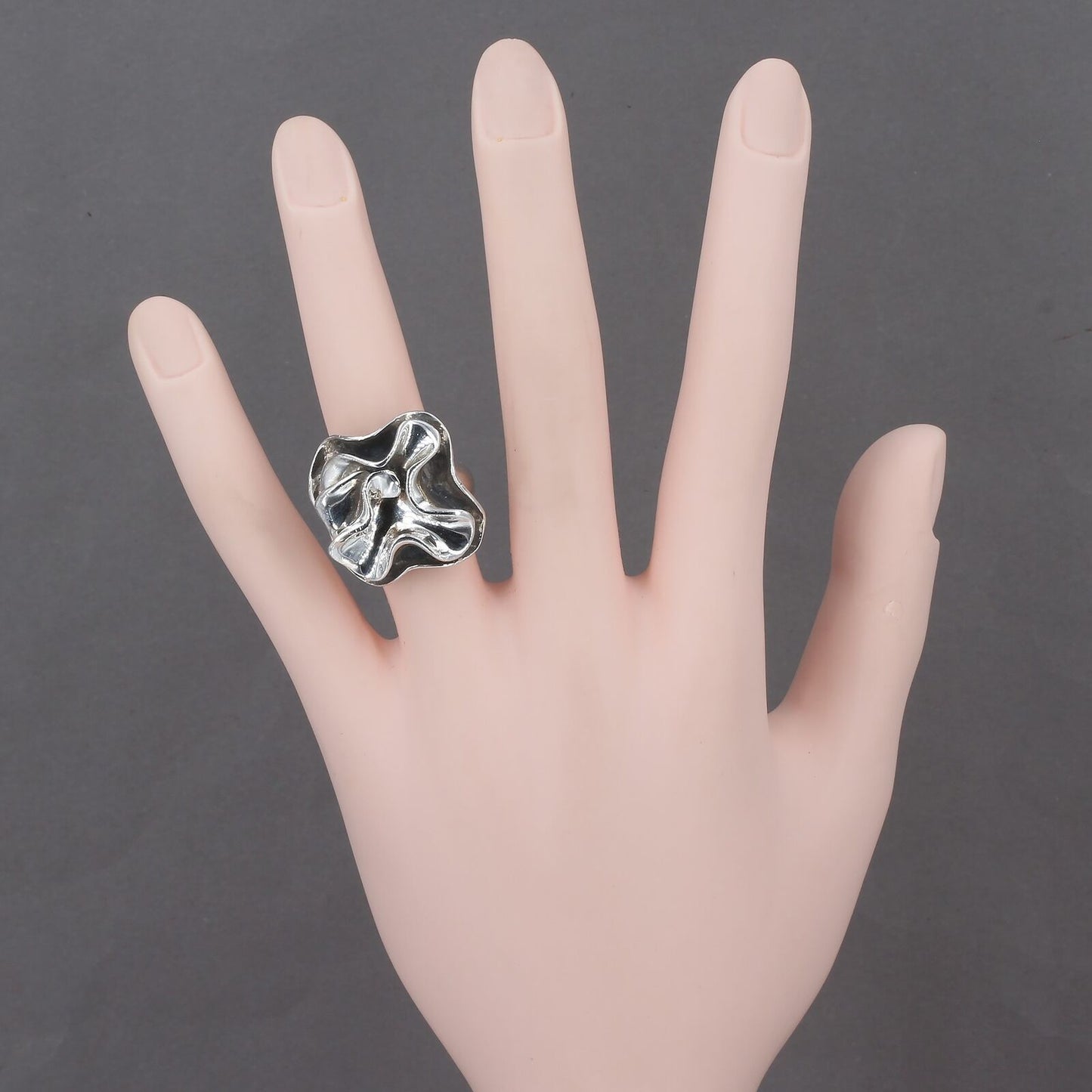 Retired Silpada Bold Oxidized Sterling Silver Sculpted Flower Ring R1809 Size 6