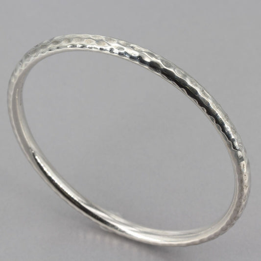 Retired Silpada Slim 5mm Hammered Sterling Silver 8" Round Bangle Bracelet B1482