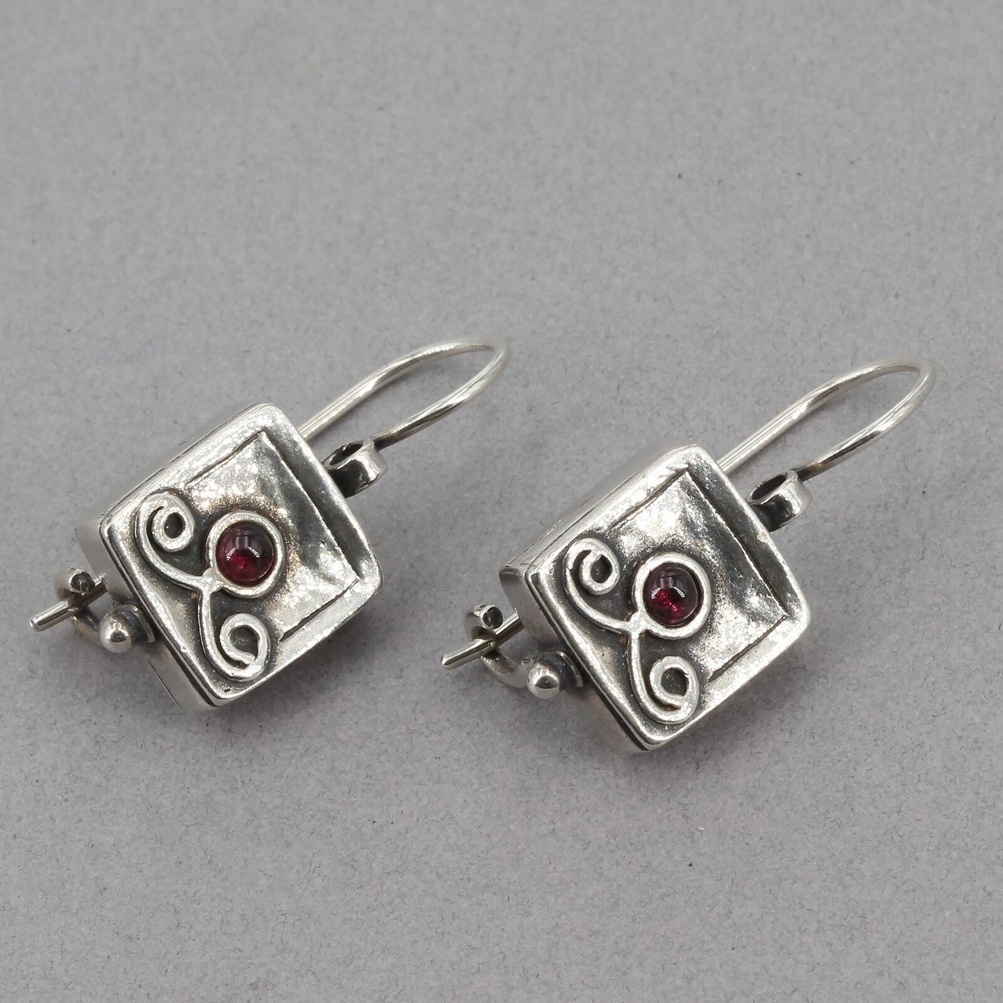 Vintage Didae for Silpada Oxidized Sterling Garnet Drop Earrings W0507 HTF