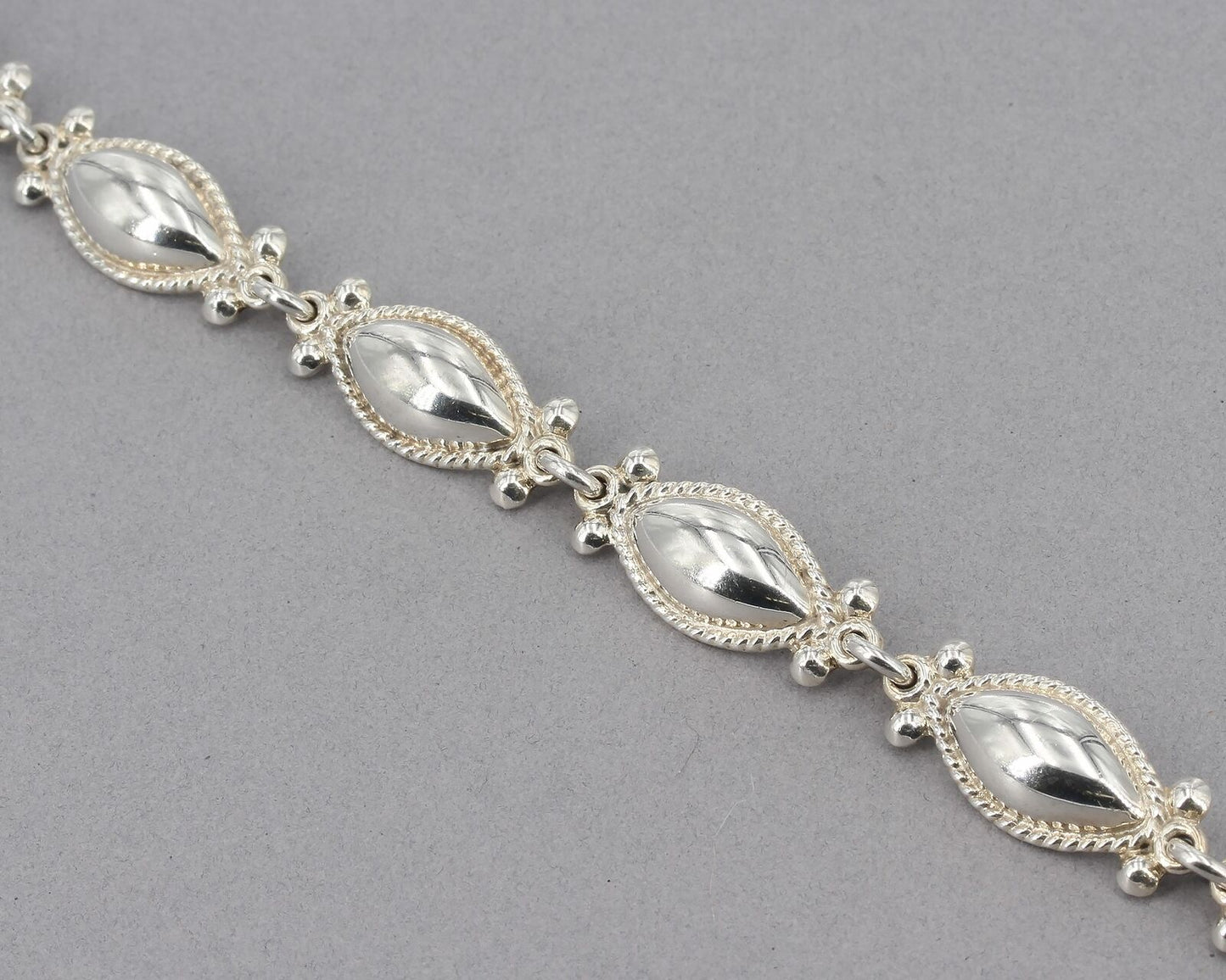 Heavy Vintage Mexican Sterling Rope Edge Marquise Dome Link Bracelet 26.4 Grams