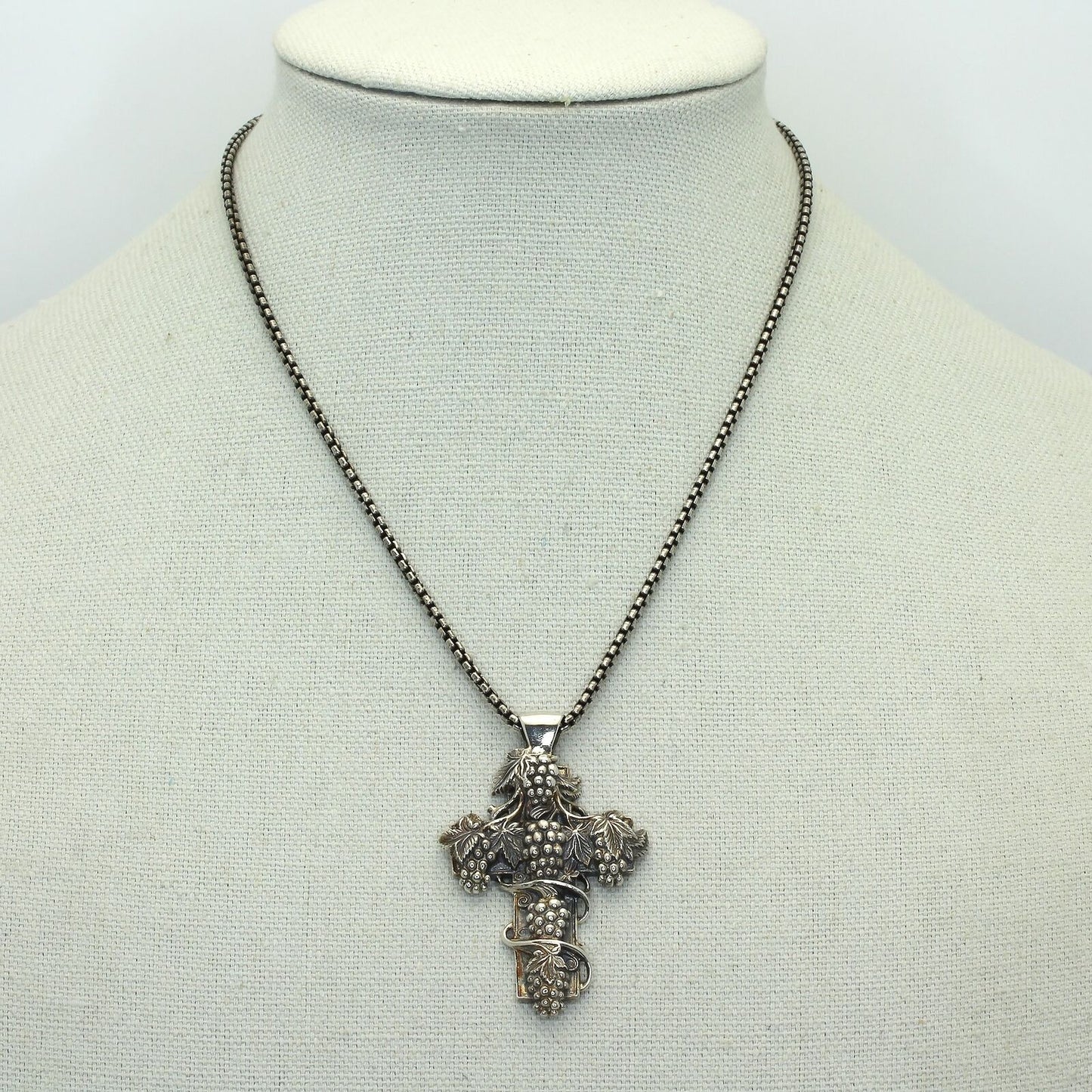 Vtg Museum of Fine Arts MFA Ornate Sterling Grape Vine Cross Pendant Necklace