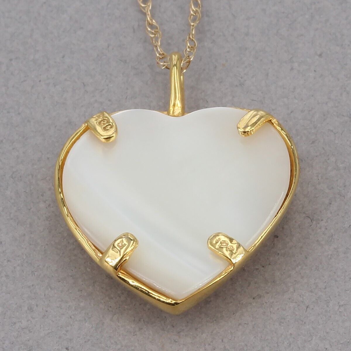 Rushmore Gold Co. 10K Black Hills Gold Mother of Pearl Heart Pendant Necklace