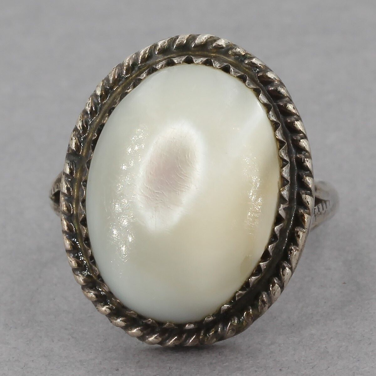 VTG Native American Navajo Signed Yazzie Sterling Mother of Pearl Ring Sz 6.25